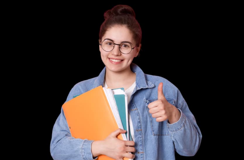 Девушка улыбается STUDGEN